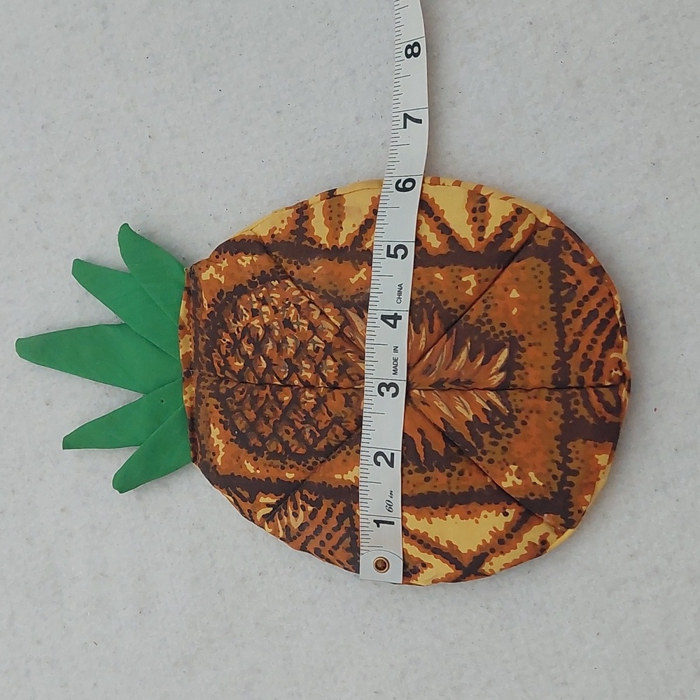 LANAKILA CRAFTS Hawaiian Pineapple Print Mitt Pot Holders - Picture 10 of 11